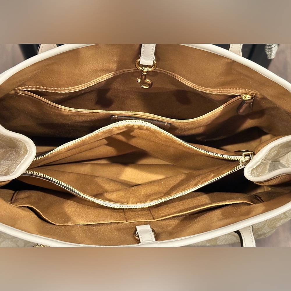 Coach Signature Drawstring Carryall Canvas Shoulder Bag Light Khaki Chalk, NWOT - Picture 12 of 15